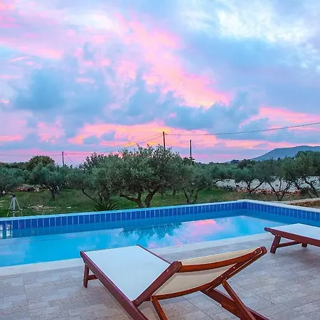 Christina, A Private Destination To Paradise فيلة