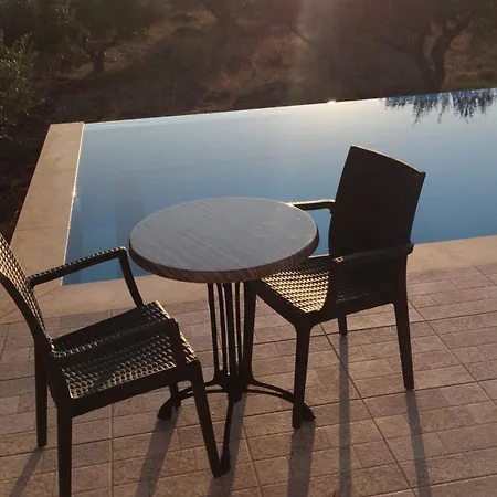 Christina, A Private Destination To Paradise فيلة ليكسوري