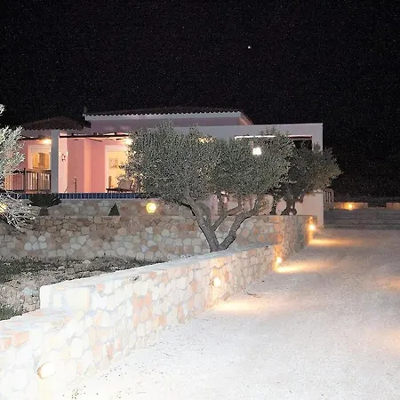 Christina, A Private Destination To Paradise فيلة