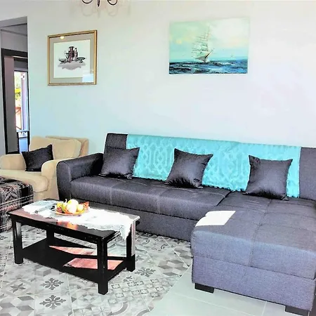 Christina, A Private Destination To Paradise فيلة