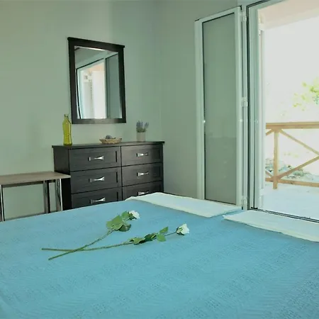 Christina, A Private Destination To Paradise فيلة ليكسوري