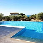 Christina, A Private Destination To Paradise 릭수리